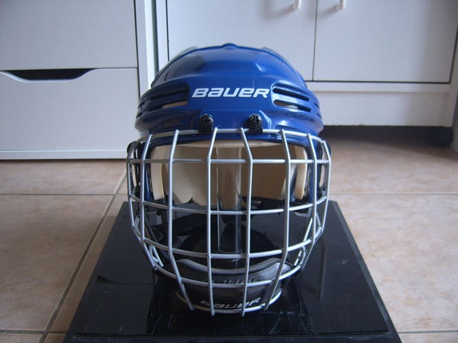 Great Condition Bauer BHH4500 Hockey Helmet sz Senior Medium Blue w/Bauer Cage