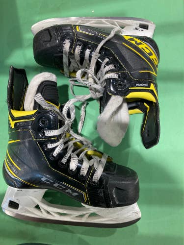 Used Junior CCM Super Tacks 9380 Hockey Skates Regular Width Size 2