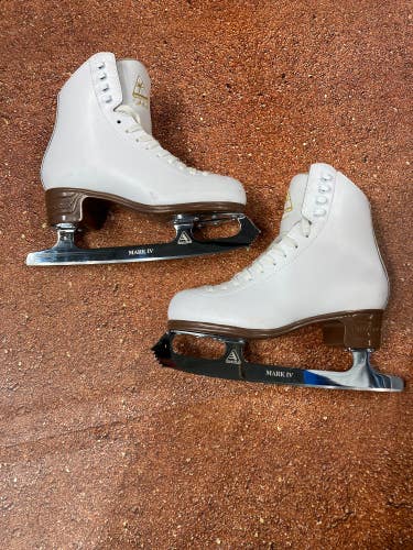 Used Jackson Ultima Artiste Figure Skates Size 4