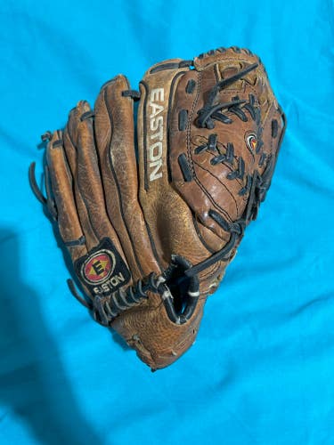 Brown Used Kid Pitch (9YO-13YO) Easton Natural Right Hand Throw Pitcher's Baseball Glove 12.5"