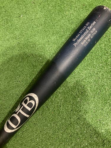 Used Dove Tail Bat DT243-SD Maple Baseball Bat 28 oz 31"