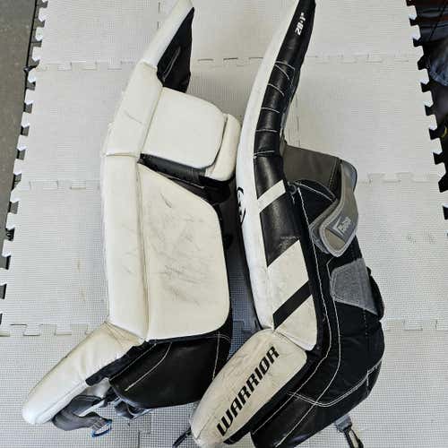 Used Warrior Rgt2 28" Plus 1" Goalie Leg Pads