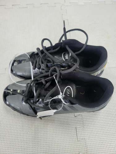 Used Nike Junior 05.5 Football Cleats