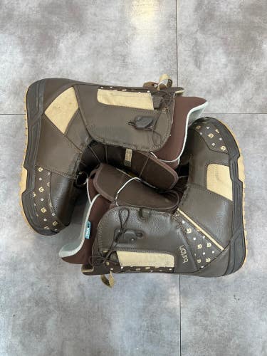 Used Women's 8.5 Burton Mint Boa Snowboard Boots