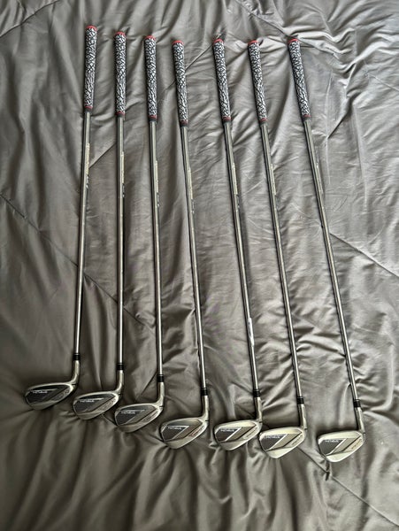 Left handed golf iron set