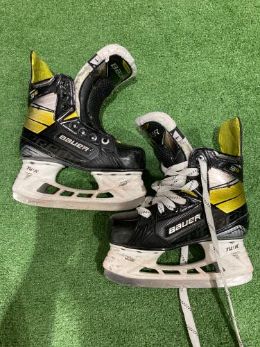 Used Junior Bauer Supreme 3S Hockey Skates Regular Width Size 1