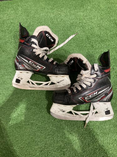 Used Junior CCM JetSpeed FT470 Hockey Skates Regular Width Size 1.5