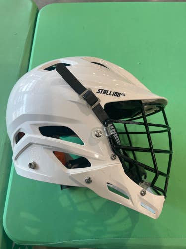 White Used Adult STX Stallion 600 Helmet (Size: XL)