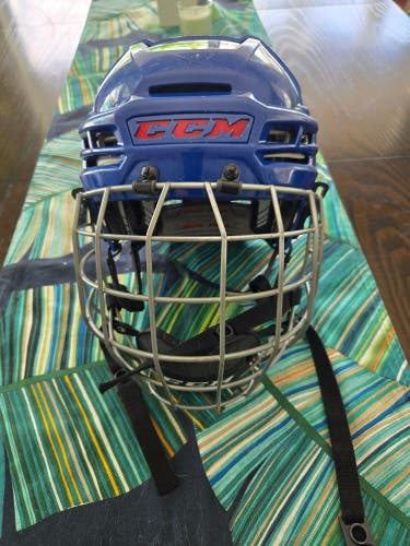 Used Medium CCM Tacks 910 Helmet