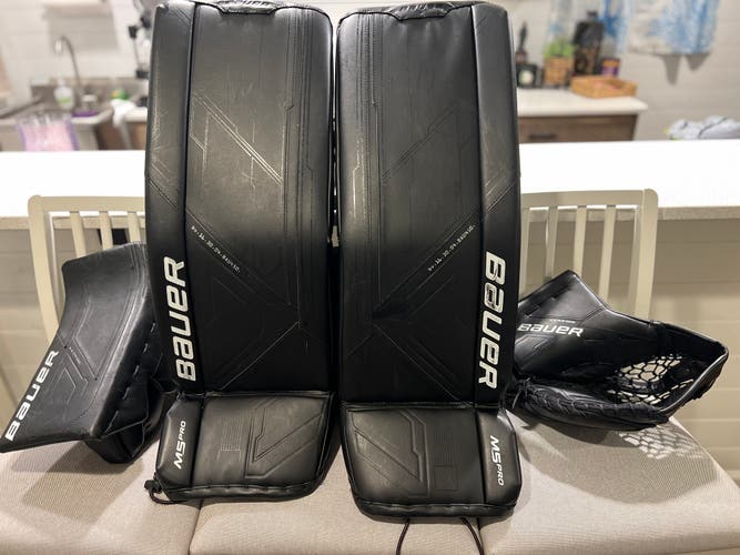 Bauer Supreme M5 Full Set (leg, glove, blocker)