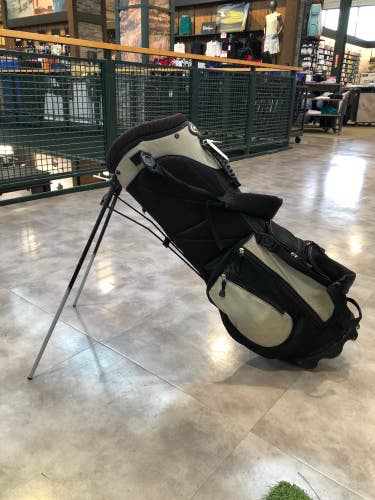 Used Men's Burton Golf Bag