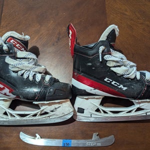 Used Junior CCM JetSpeed FT4 Hockey Skates Regular Width Size 3.5 w/ 2 sets of StepSteel Blades