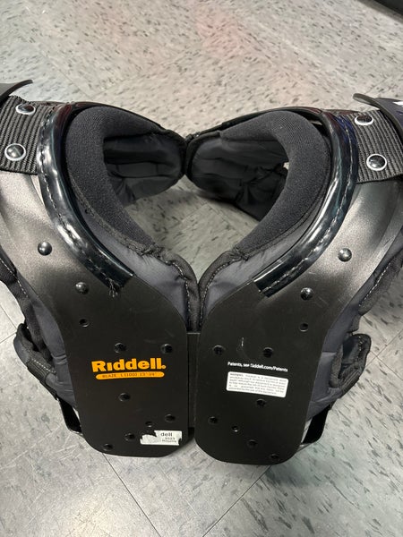 Riddell Shoulder Pads | Size: Youth Large