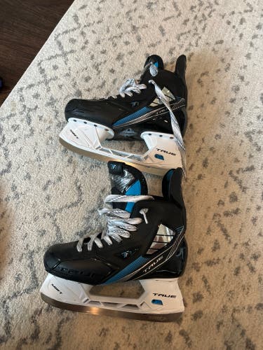 New Intermediate True Wide Width  7 TF7 Hockey Skates