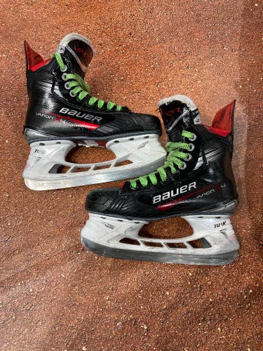 Used Intermediate Bauer Vapor X4 Hockey Skates Size 4