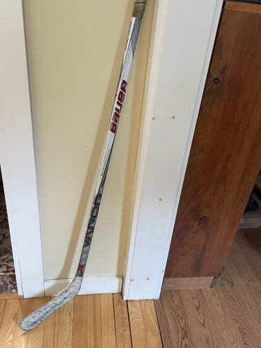 Used Junior Bauer Vapor 1X Right Handed Hockey Stick P92