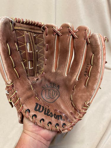 Used Right Hand Throw Wilson Ultra A2311 Baseball Glove