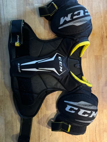 CCM shoulder pads tacks 9550 senior small