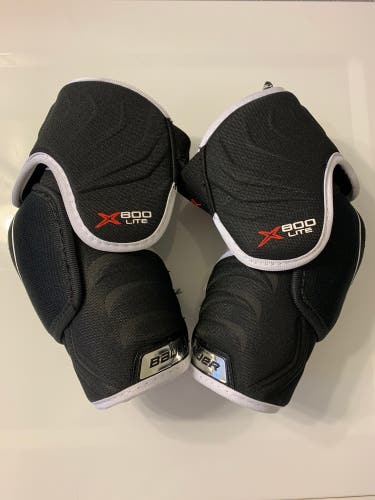 New Medium Bauer X800 Lite Elbow Pads