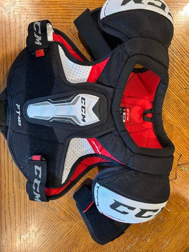 Ccm jetspeed ft485 shoulder pads