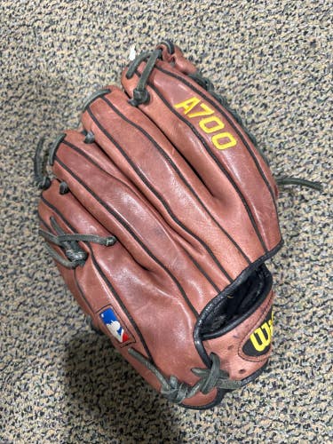 Brown Used Kid Pitch (9YO-13YO) Wilson A700 Right Hand Throw Infield Baseball Glove 11.75"