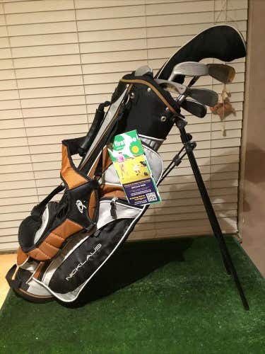 Nicklaus Juniors Set Driver, Hybrid, Short Iron, 6 & 8 Irons, Putter & Stand Bag