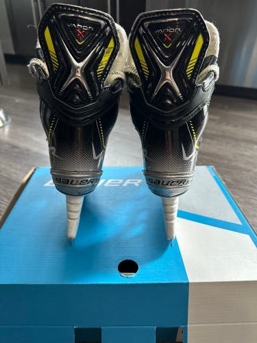 Bauer vapor 3x size 1.5 Hockey Skates