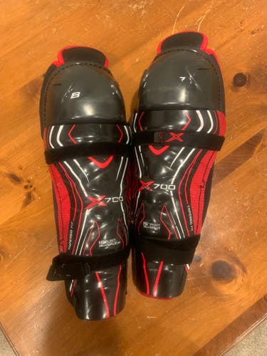 Used Senior Bauer Vapor X700 15" Shin Pads