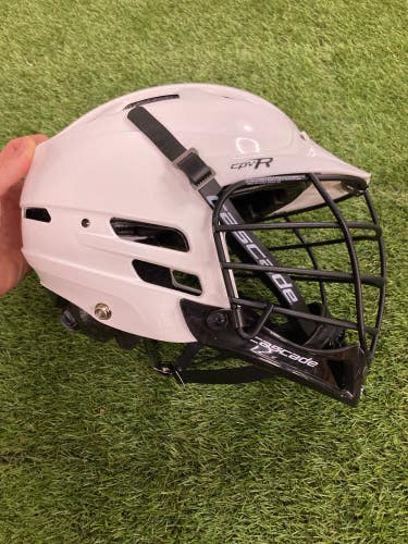 White Used Adult Cascade CPV-R Helmet