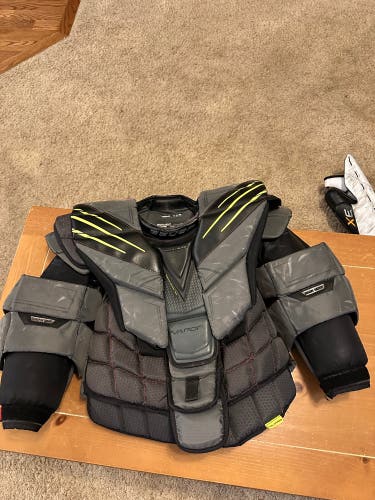 Bauer Hyperlite Chest Protector