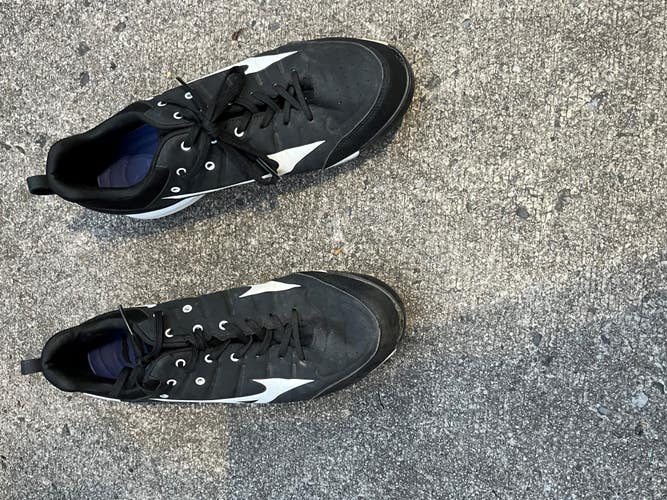Black Used Size 10 (Women's 11) Adult Men's Mizuno Low Top Molded Cleats