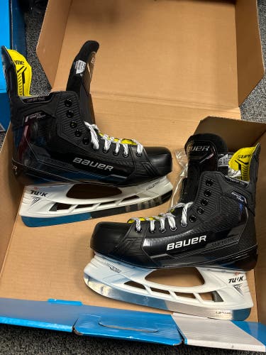 New Senior Bauer  10.5 Supreme Ignite Pro+ Hockey Skates