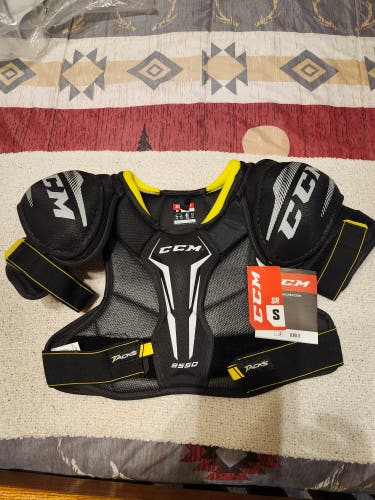 New Small Senior CCM Tacks 9550 Shoulder Pads