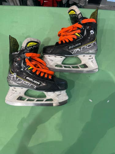 Used Junior Bauer Vapor 3X Hockey Skates Regular Width Size 3