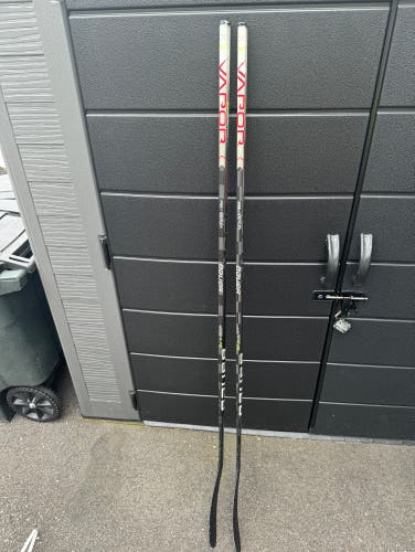 Used Senior Bauer Right Handed P92 Vapor Hyperlite Hockey Stick