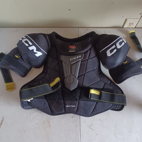 Used XL Senior CCM Vector Shoulder Pads