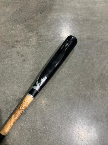 Black Used Victus V-Cut Bat Maple 33"