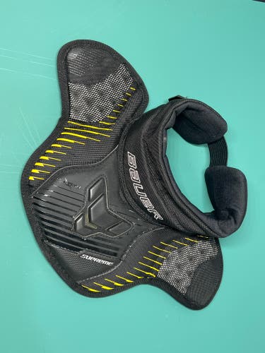 Bauer Supreme Junior Goalie Neck Guard S/M