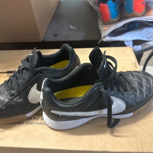 Nike Indoor Soccer  Cleats