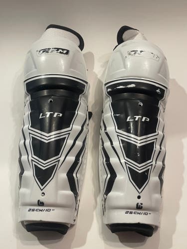 CCM HOCKEY SHIN GUARDS