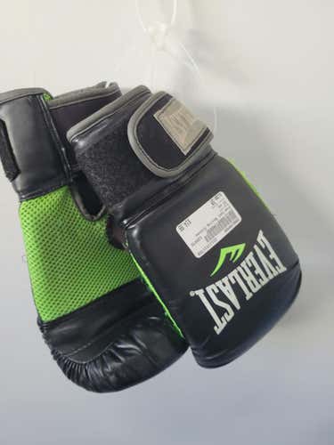 Used Everlast Sm 12 Oz Boxing Gloves