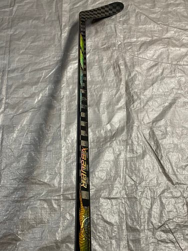 BLACK Bauer Right Handed 87 Flex P28M Proto-R Hockey Stick