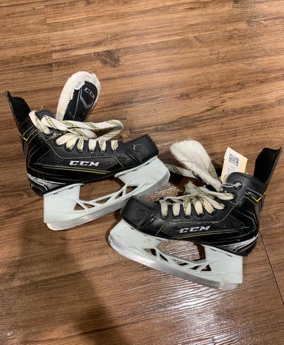 Used Junior CCM Tacks 9050 Hockey Skates Regular Width Size 1.5