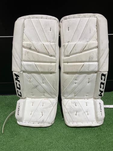 White Used 22" Youth CCM Extreme Flex 5.5 Goalie Leg Pads