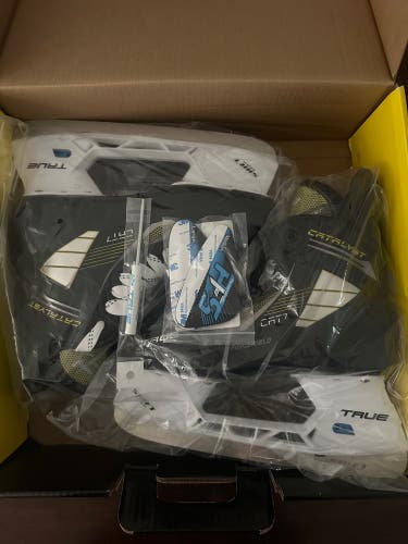 True Catalyst 7 Hockey Skates