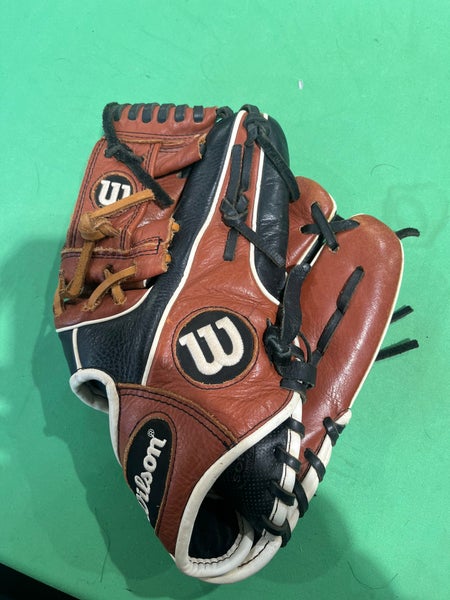 Brown Used Kid Pitch (9YO-13YO) Wilson A550 Right Hand Throw Infield Baseball Glove 11.5"