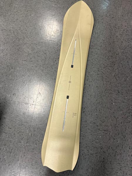 Used Family Tree 3D Double Dog Camber Burton Snowboard- 152CM