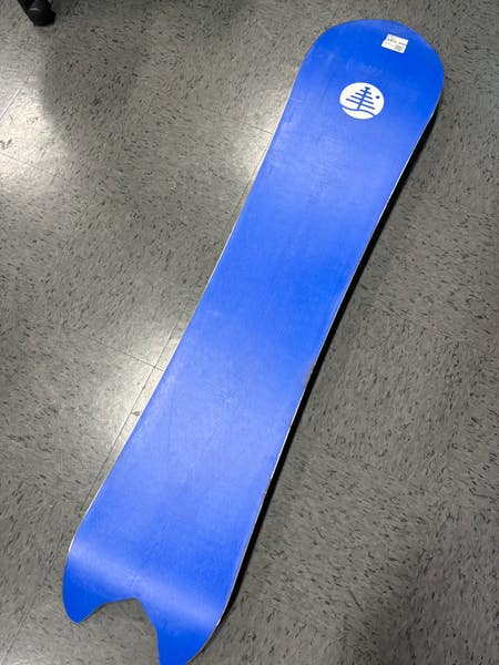 burton family tree pow wrench snowboard Backseat Driver Surfing inspired shape provides float and flow with a loose feel that transitions into a powerful turn when engaged Burton Pack Family Tree Pow