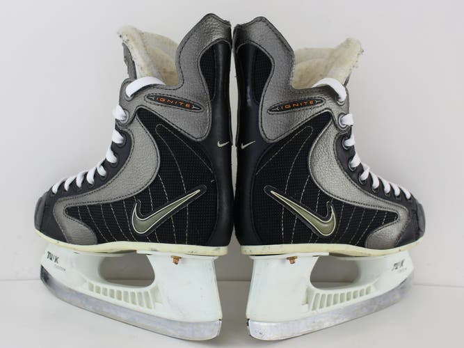 Used Junior Nike Ignite 5 Hockey Skates Regular Width Size 2 (Men/Boy Shoes 2.5 Shoe)