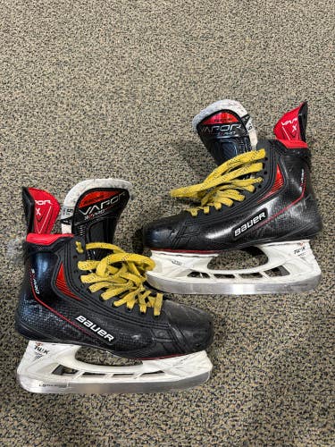 Used Senior Bauer Vapor 3X Pro Hockey Skates Regular Width 5.5